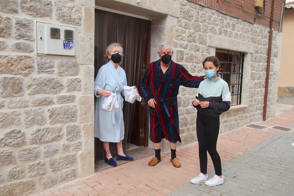 El Ayuntamiento de Torquemada repartió más de ochocientas raciones de pan y quesillo