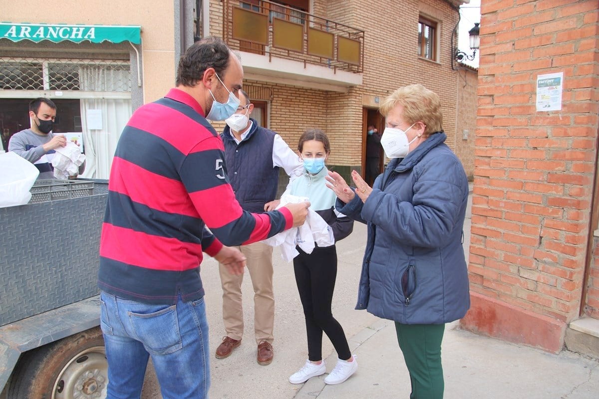 El Ayuntamiento de Torquemada repartió más de ochocientas raciones de pan y quesillo