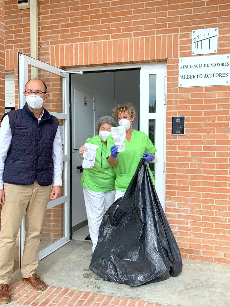 El Ayuntamiento de Torquemada repartió más de ochocientas raciones de pan y quesillo