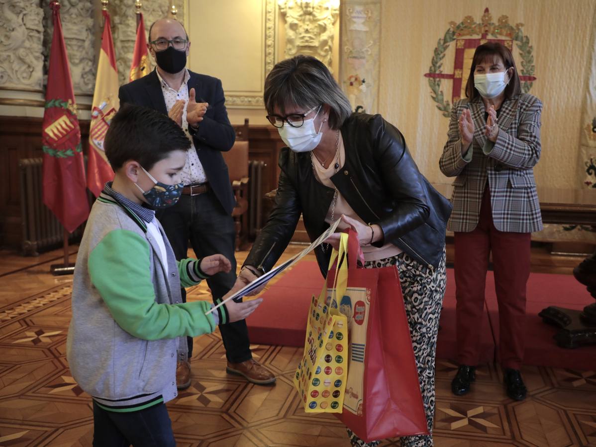 Fotos: Entrega de los premios de concurso de dibujo infantil &#039;Decora tu porta-mascarillas&#039;