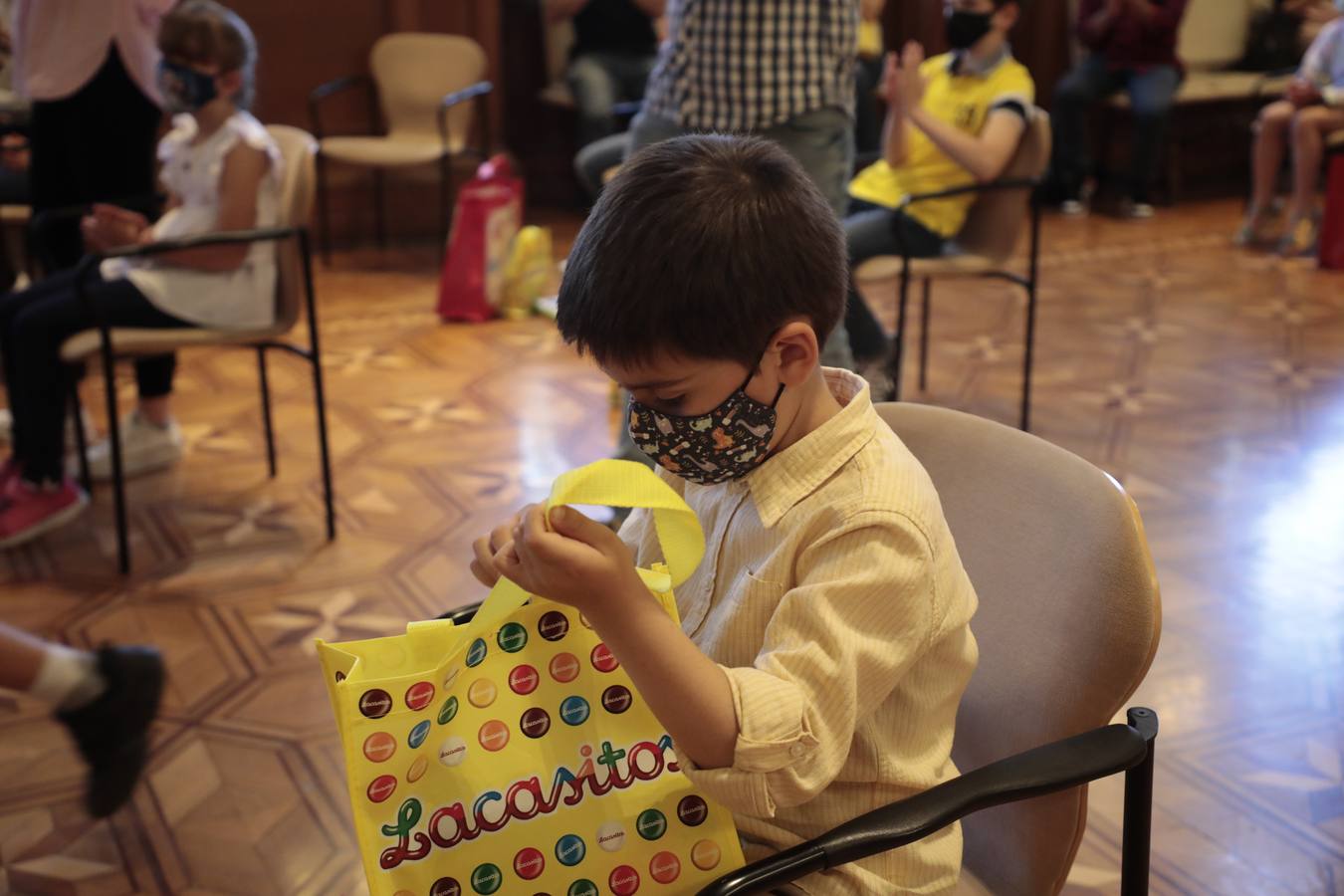 Fotos: Entrega de los premios de concurso de dibujo infantil &#039;Decora tu porta-mascarillas&#039;