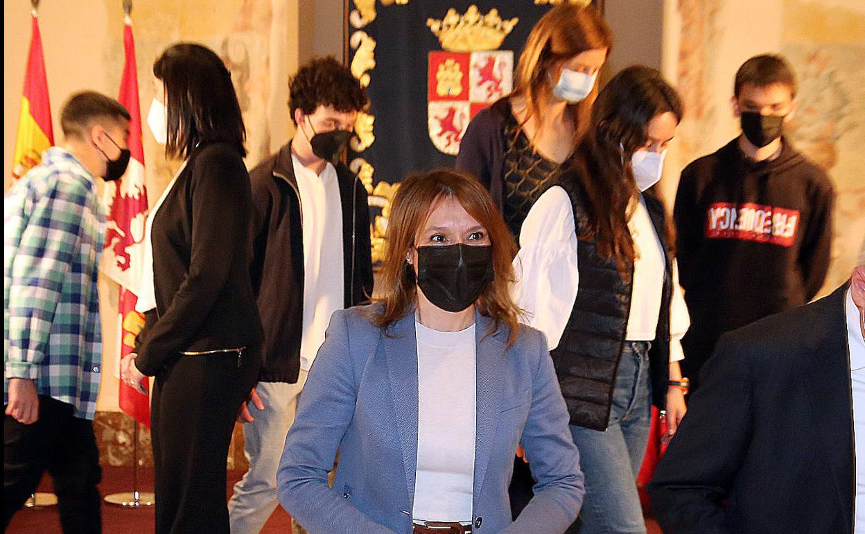 Rocío Lucas, durante la entrega de unos premios de excelencia educativa. 