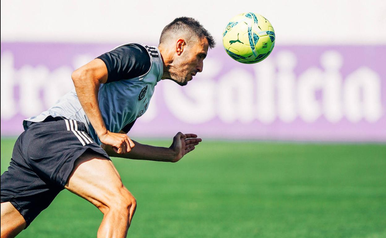 Kiko Olivas durante un entrenamiento previo al choque frente al Atlético de Madrid 