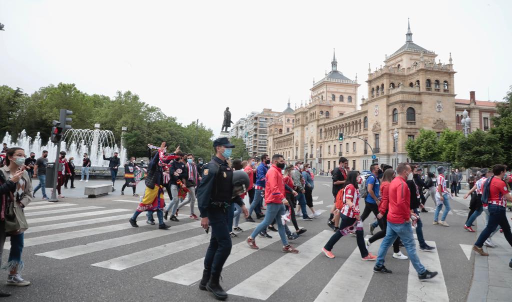 Fotos: La afición del Atlético de Madrid toma Valladolid