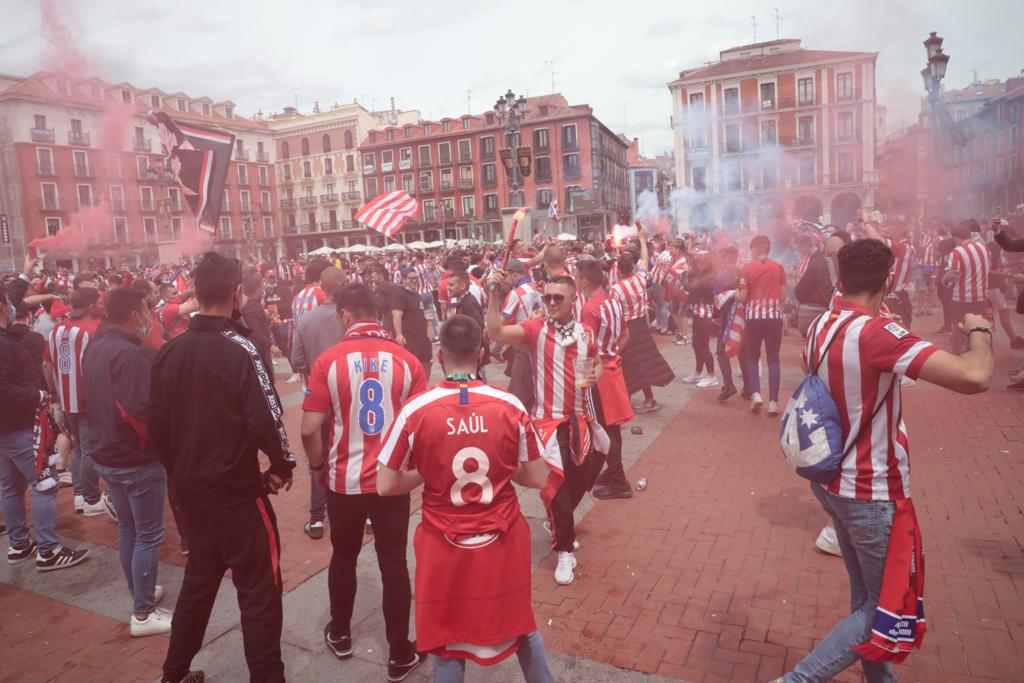 Fotos: La afición del Atlético de Madrid toma Valladolid