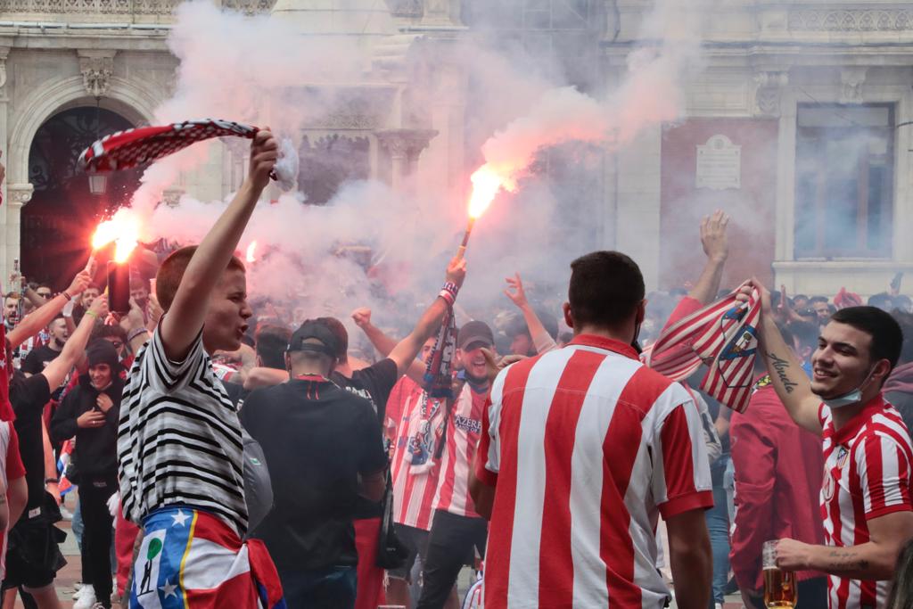 Fotos: La afición del Atlético de Madrid toma Valladolid
