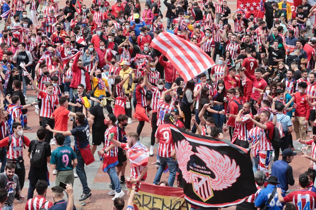Fotos: La afición del Atlético de Madrid toma Valladolid