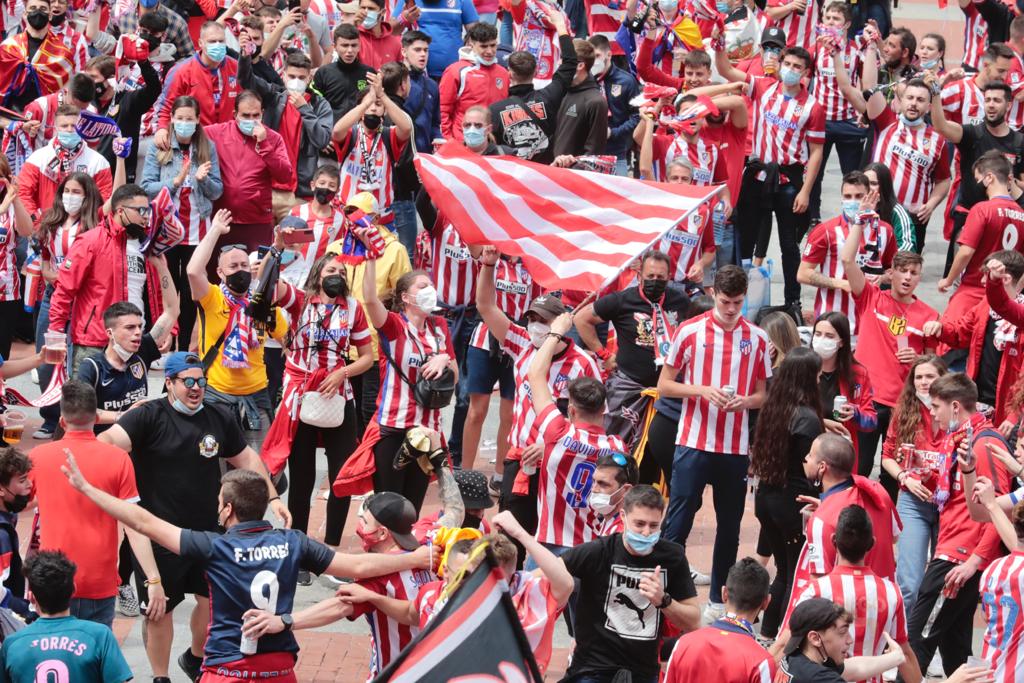 Fotos: La afición del Atlético de Madrid toma Valladolid