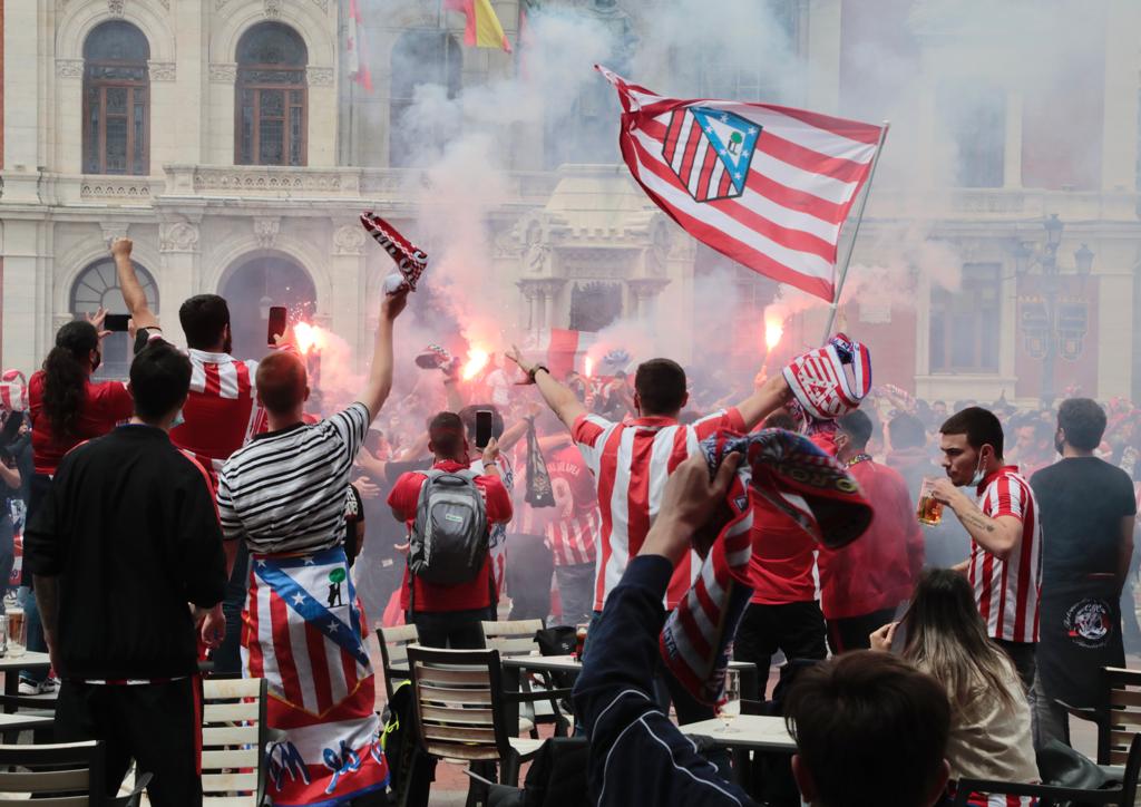 Fotos: La afición del Atlético de Madrid toma Valladolid