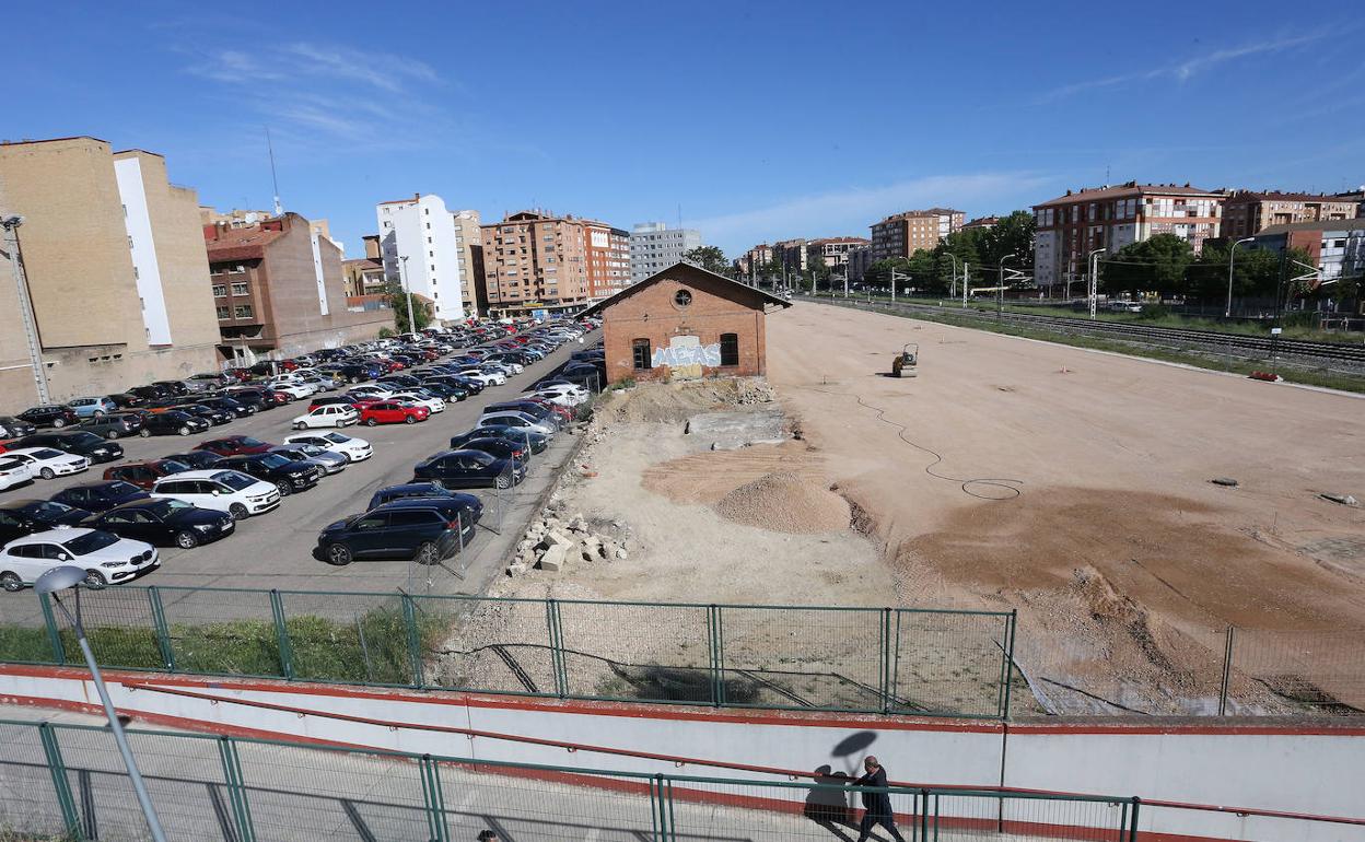 Obras de ampliacion del aparcamiento de la Estación de Pequeña Velocidad.