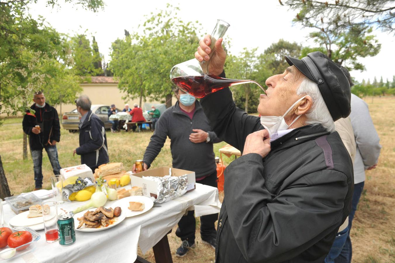 Almuerzo en la campa del Carmen el Lunes de Pentecostés.