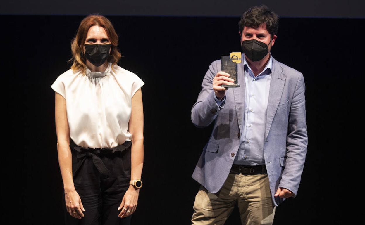Emprendimiento y constante desarrollo y crecimiento en estado puro