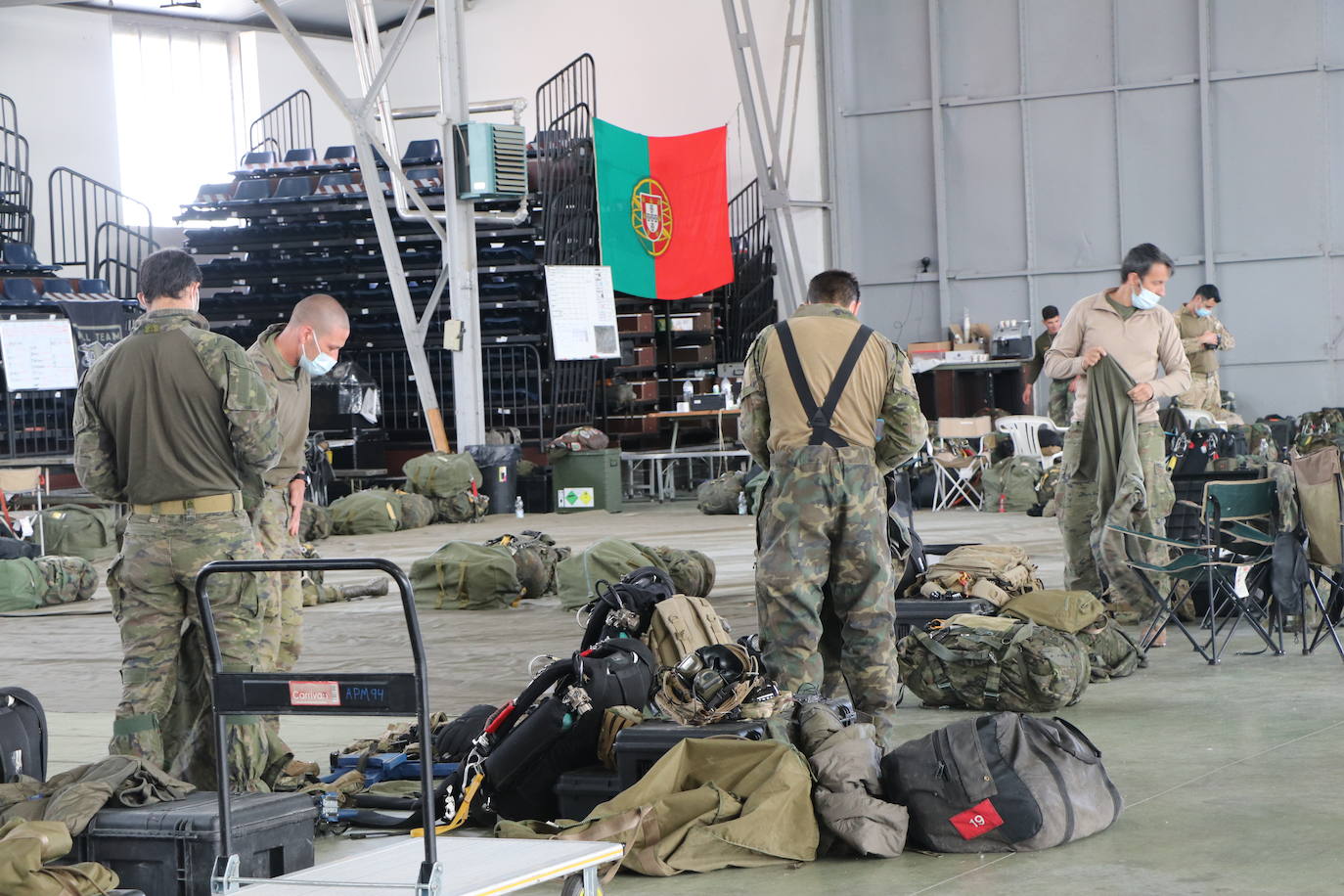 La Brigada Paracaidista pone en práctica el ejercicio Lone Paratrooper 2021 en el que 140 paracaidistas de España, Francia, Portugal y Estados Unidos se instruyen en el cielo inmejorable de la Academia Básica del Aire de la Virgen del Camino