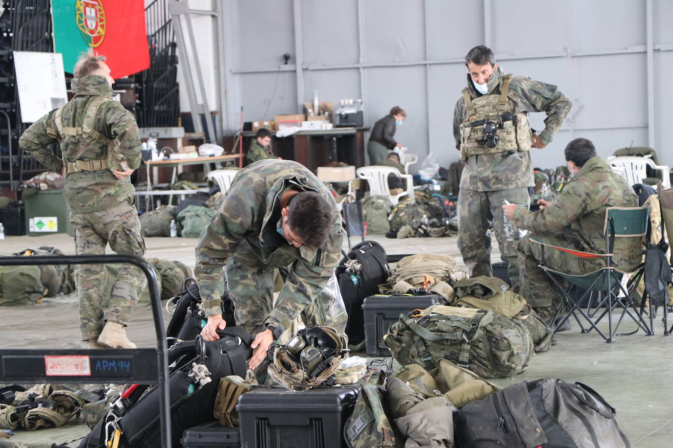 La Brigada Paracaidista pone en práctica el ejercicio Lone Paratrooper 2021 en el que 140 paracaidistas de España, Francia, Portugal y Estados Unidos se instruyen en el cielo inmejorable de la Academia Básica del Aire de la Virgen del Camino