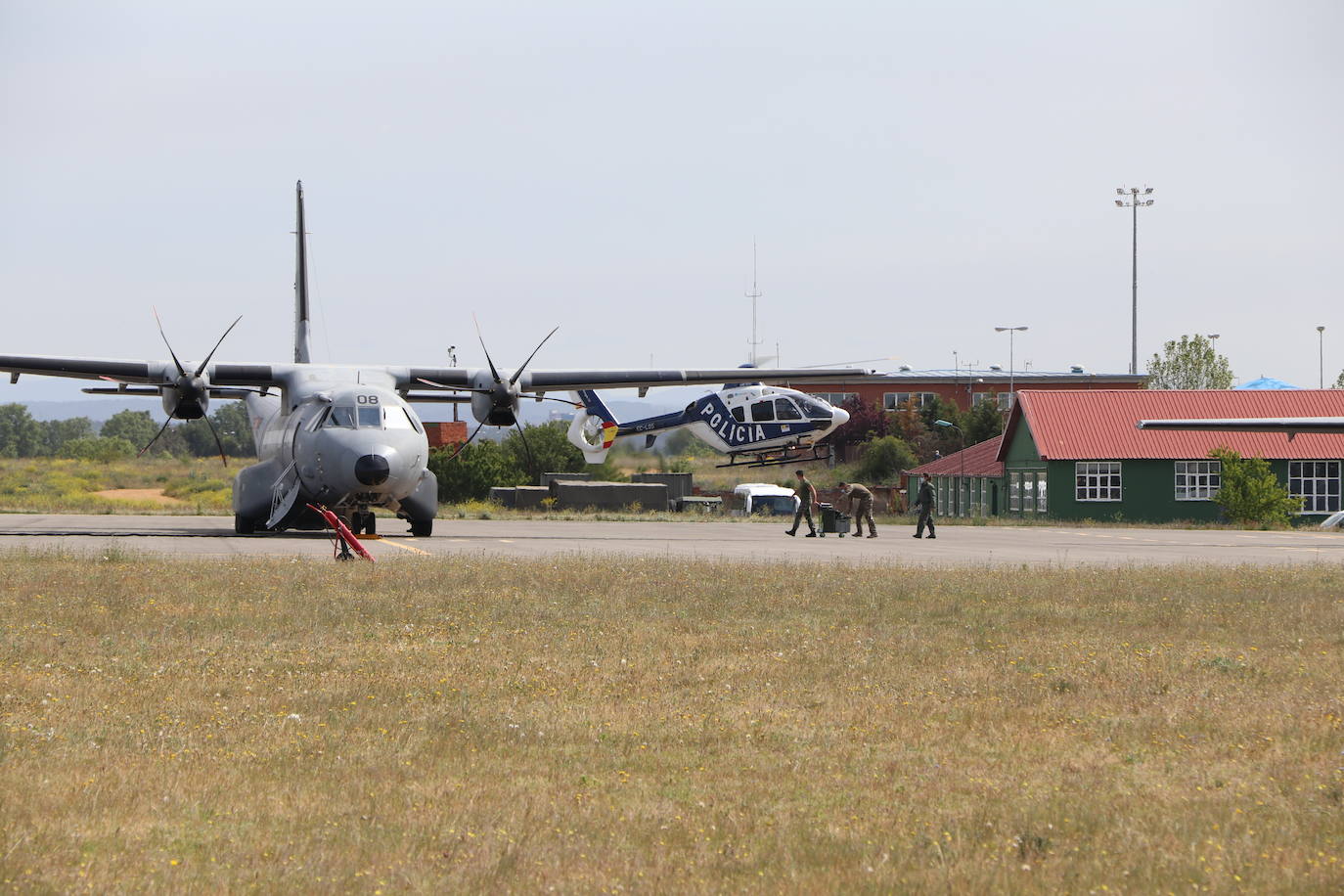 La Brigada Paracaidista pone en práctica el ejercicio Lone Paratrooper 2021 en el que 140 paracaidistas de España, Francia, Portugal y Estados Unidos se instruyen en el cielo inmejorable de la Academia Básica del Aire de la Virgen del Camino