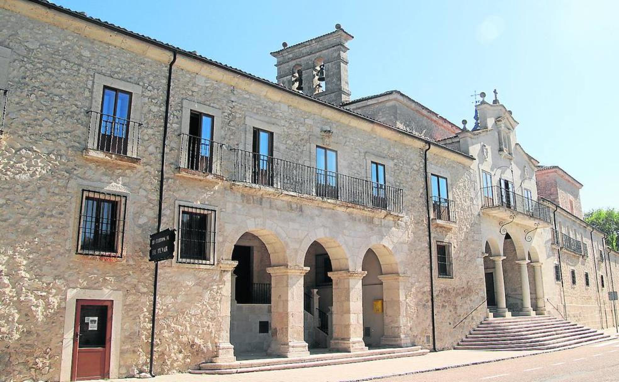 Fachada principal del santuario del Henar. 