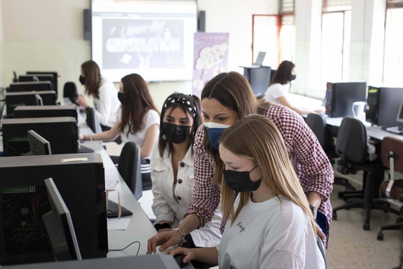 Fotos: El colegio Santa María Micaela de Valladolid participa en el concurso internacional Wisibilizalas