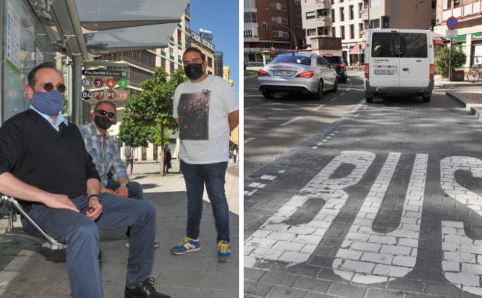 Pedro Sáez, Agustín Aceves y Ricardo Zurro, del sindicato CSIF Auvasa. A la derecha, furgoneta estacionada en la parada de bus de la Plaza Circular. 