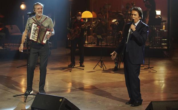 Imagen principal - Dos momentos del programa, junto a Raphael y los Javis, y Emilio Aragón, hoy, durante la presentación.