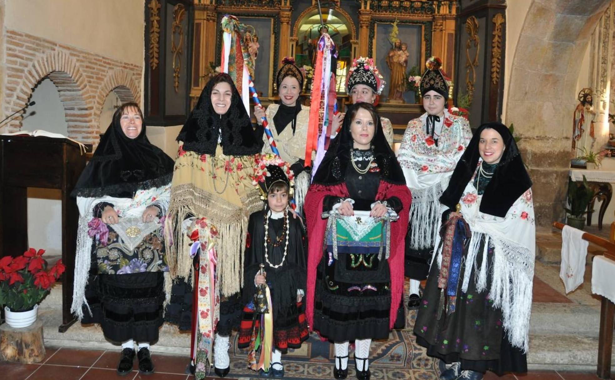 Cada una de las ocho mujeres tiene asignado un papel en la festividad de San Sebastián.