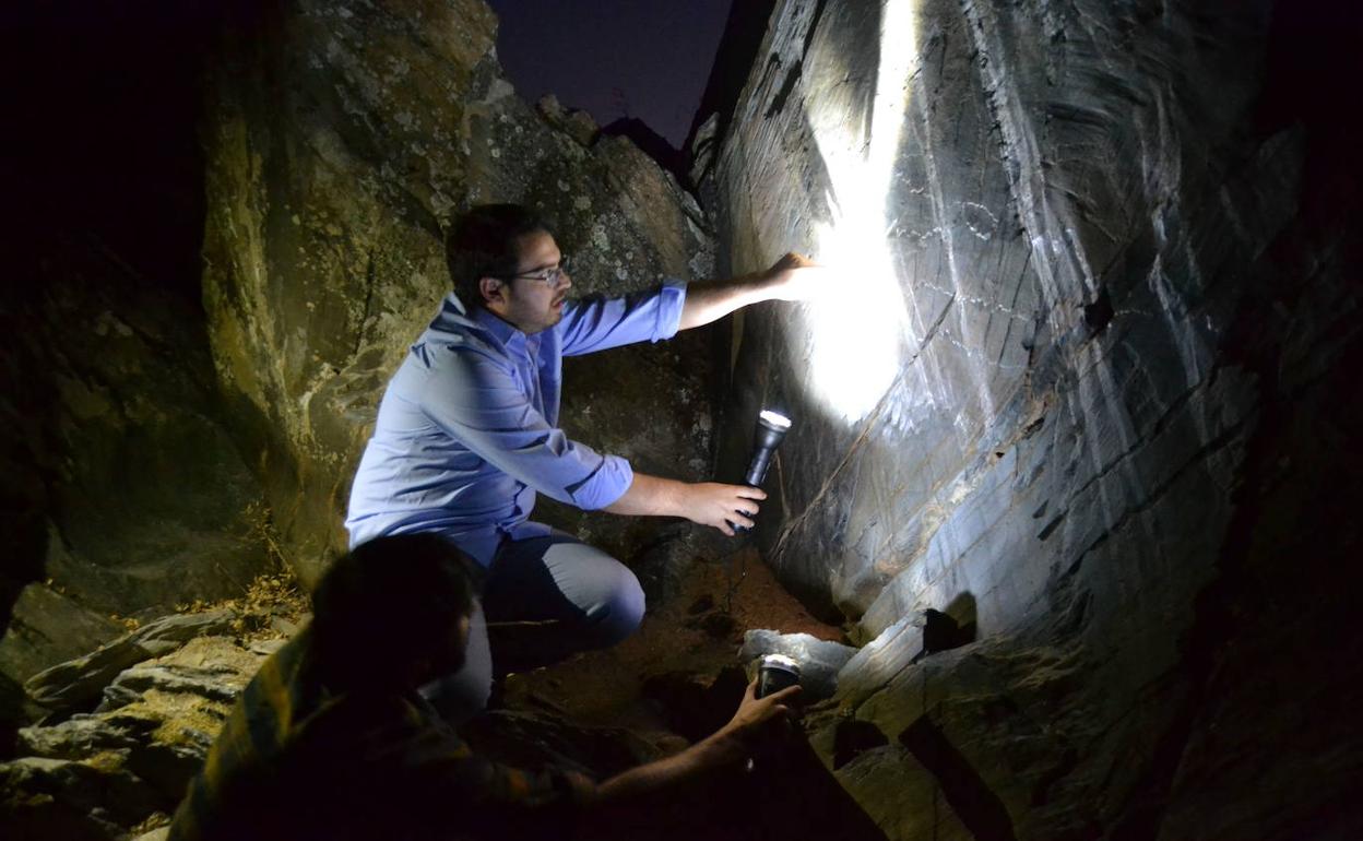 Ruta nocturna teatralizada en el yacimiento prehistórico de Siega Verde