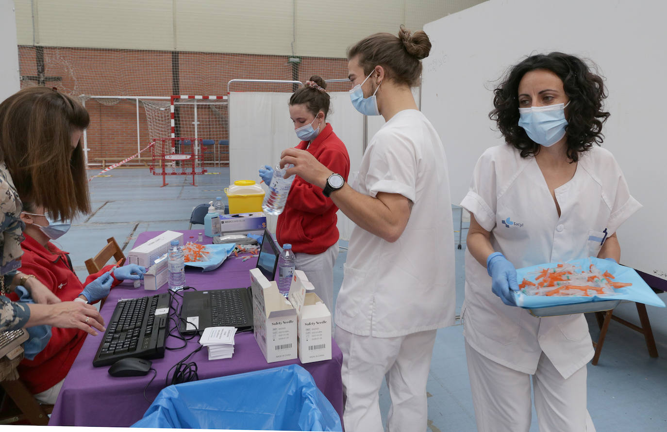 Fotos: Las cosechas de 1962 y 1963 reciben la vacuna en Palencia