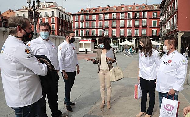 Chisco Alonso, Patxi Irisarri, Emilio Martín, la concejala Ana Redondo, Ana María García y Antonio González. 