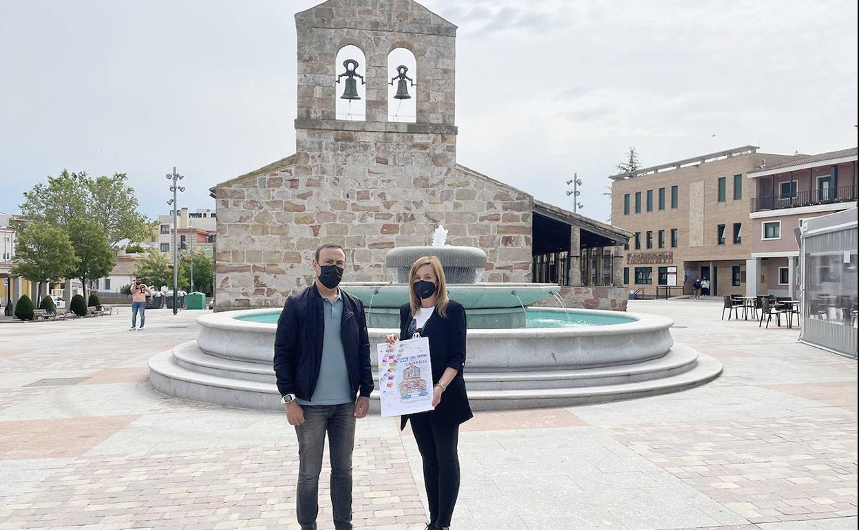 El alcalde, Pedro Samuel Martín, y la edil de Festejos, Teresa Sánchez, han presentado el programa de fiestas.