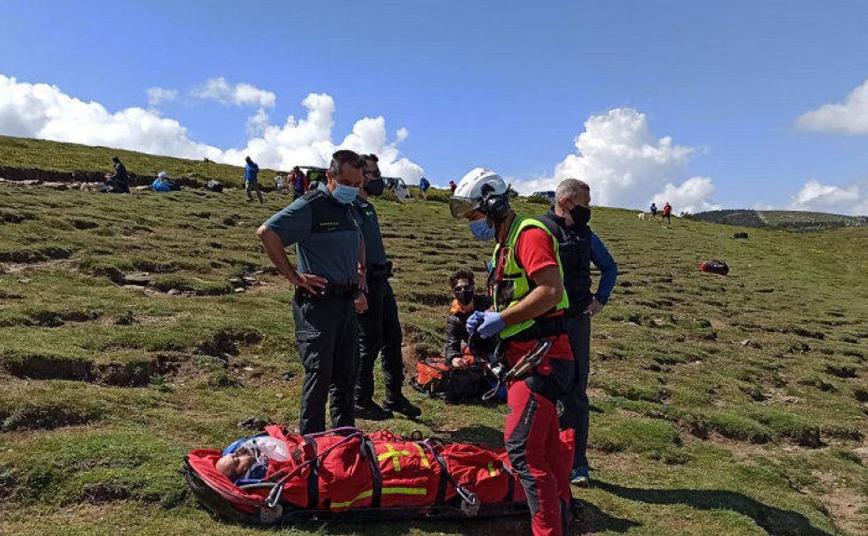 Auxilio al parapentista accidentado en Arcones, en la provincia de Segovia. 