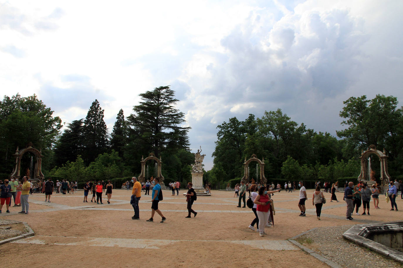 La fuente de las Ranas, en pleno apogeo de su coreografía acuática este domingo en La Granja. 