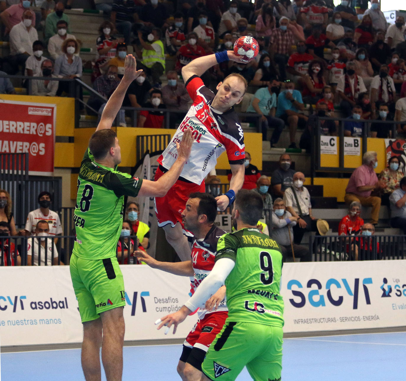 Encuentro entre el balonmano nnava y Anaitasuna. 