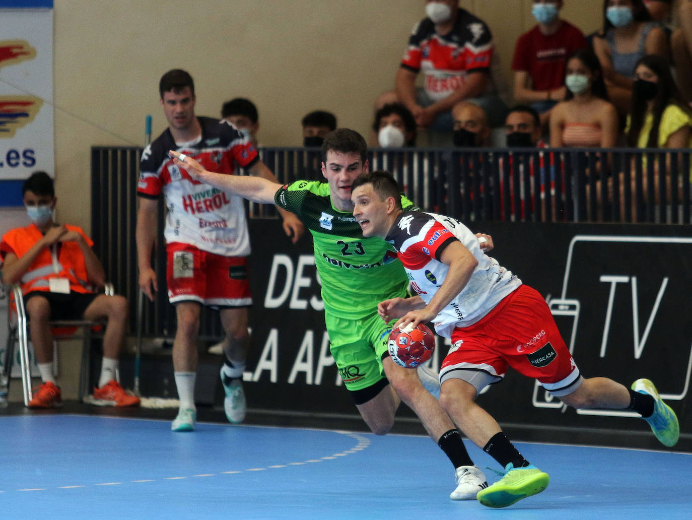 Encuentro entre el balonmano nnava y Anaitasuna. 