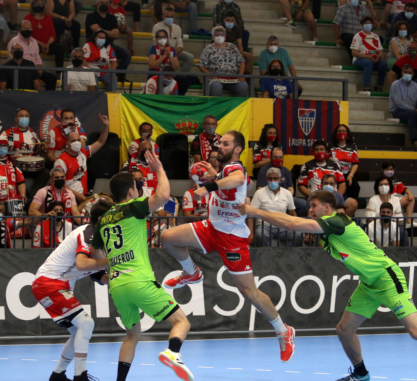 Encuentro entre el balonmano nnava y Anaitasuna. 