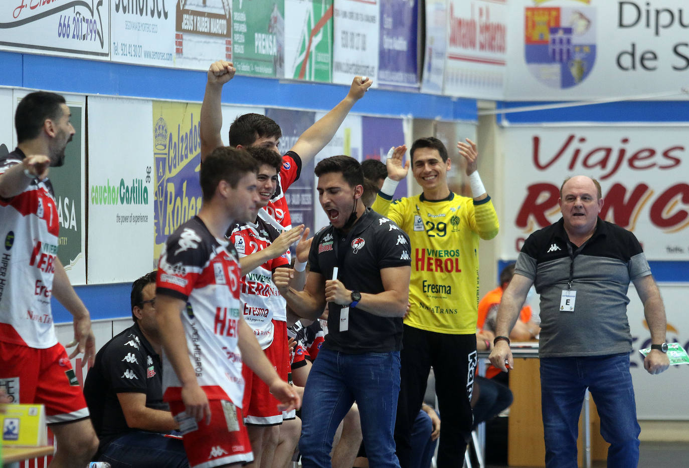 Encuentro entre el balonmano nnava y Anaitasuna. 