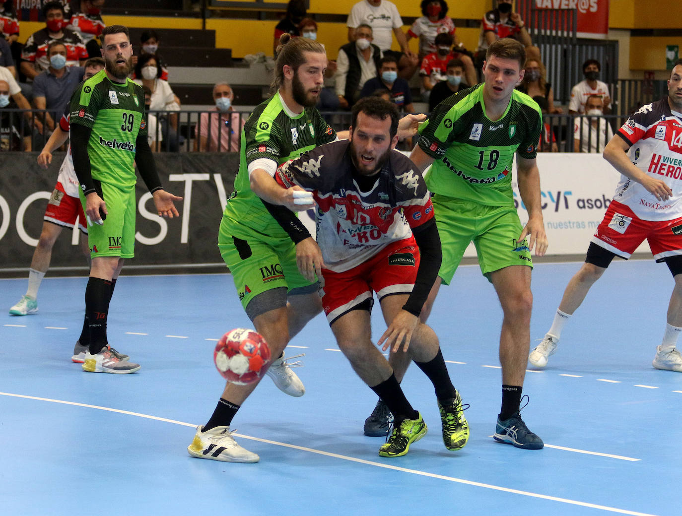 Encuentro entre el balonmano nnava y Anaitasuna. 