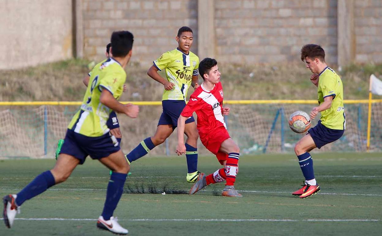 Un partido de fútbol base en Salamanca 