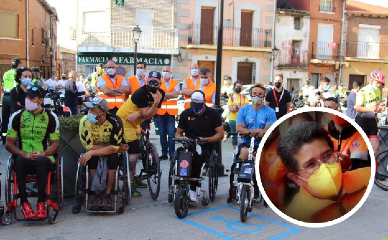 Minuto de silencio en el campeonato de España de paraciclismo GP Comunidad de Madrid, finalmente suspendido y, a la derecha, la víctima del siniestro. 