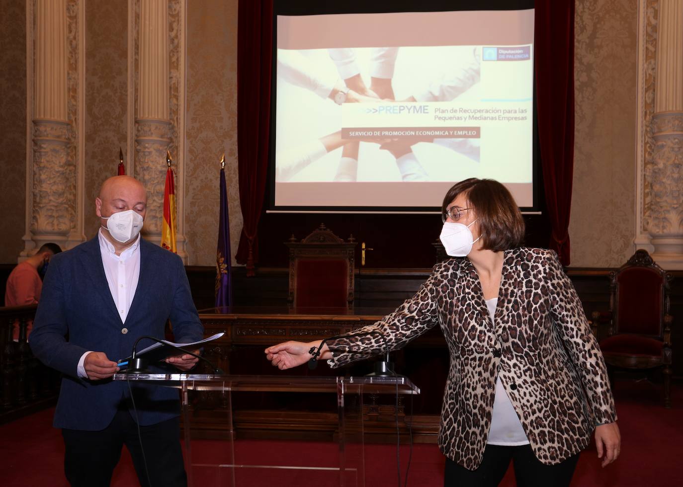 Luis Calderón y Ángeles Armisén, en un acto de la Diputación. 