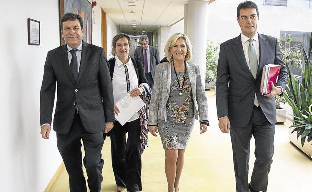 Los consejeros de Economía y Hacienda, Educación, Sanidad y Presidencia, en una imagen previa a la pandemia, antes de una reunión sobre personal.