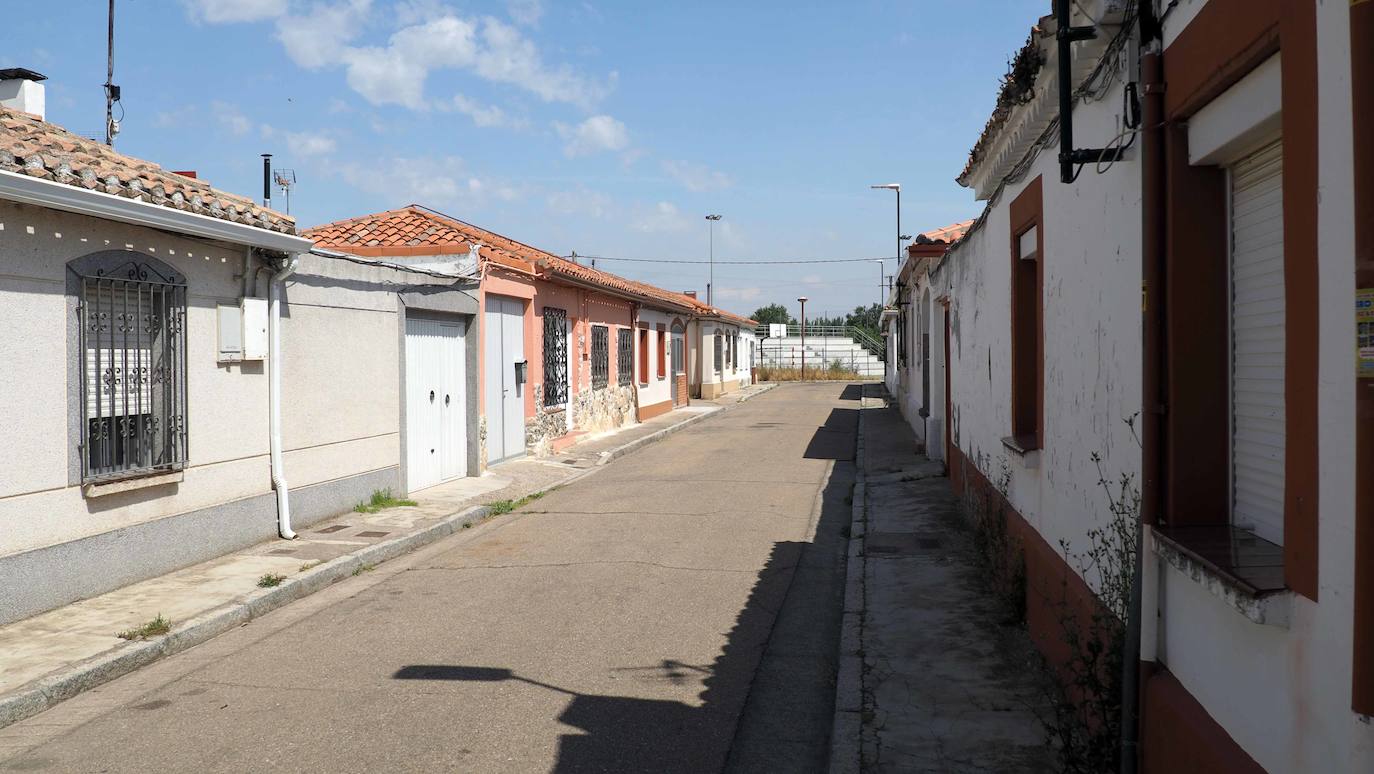 La Overuela, en la época medieval, se llamó Loberueras, que significaba 'lugar o guarida de lobos'