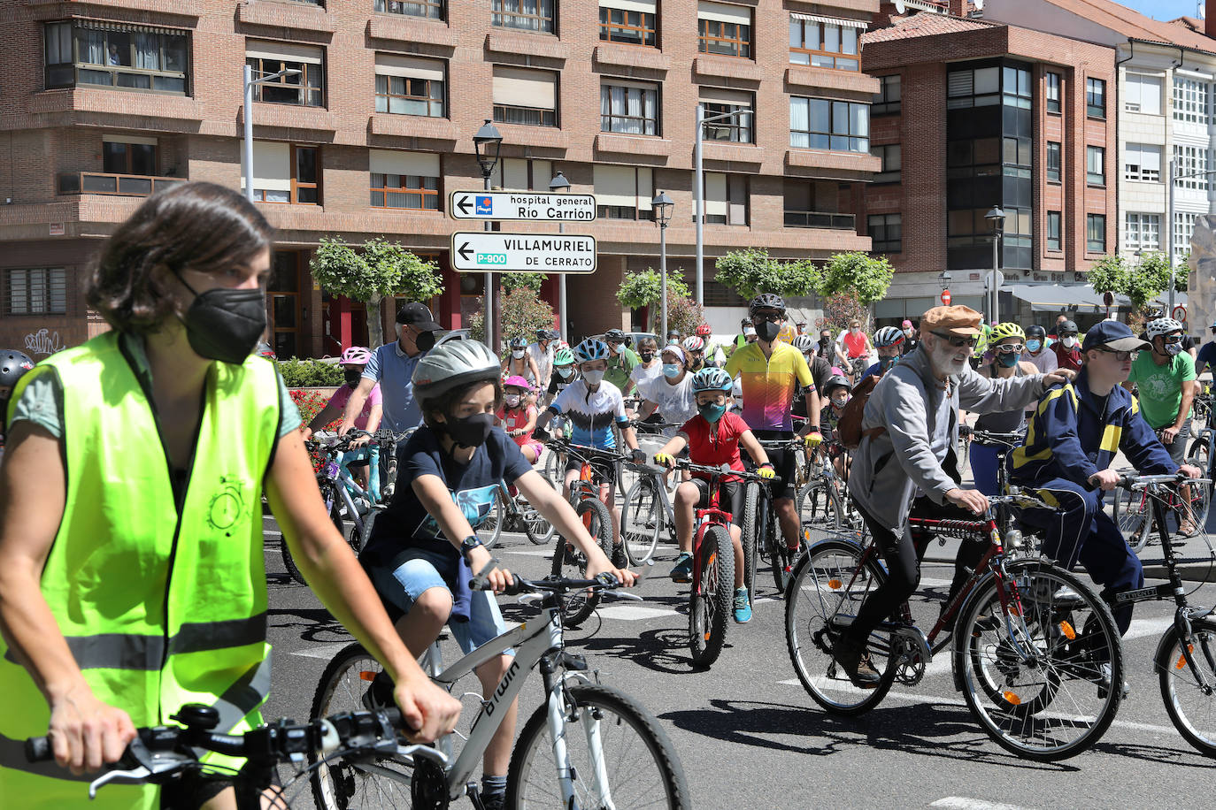 Más de noventa ciclistas recorrieron algunas de las principales calles de Palencia esta mañana