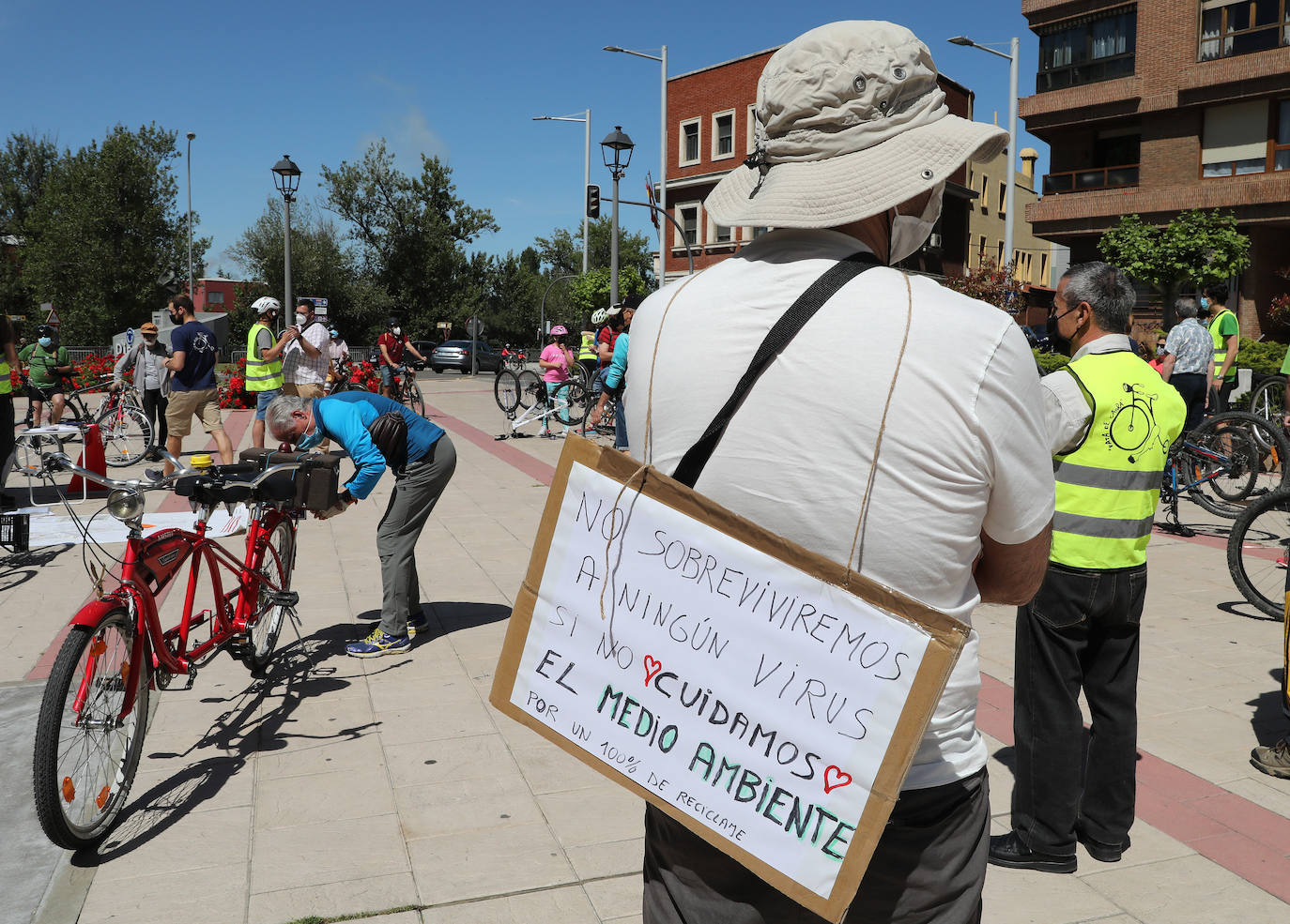 Más de noventa ciclistas recorrieron algunas de las principales calles de Palencia esta mañana