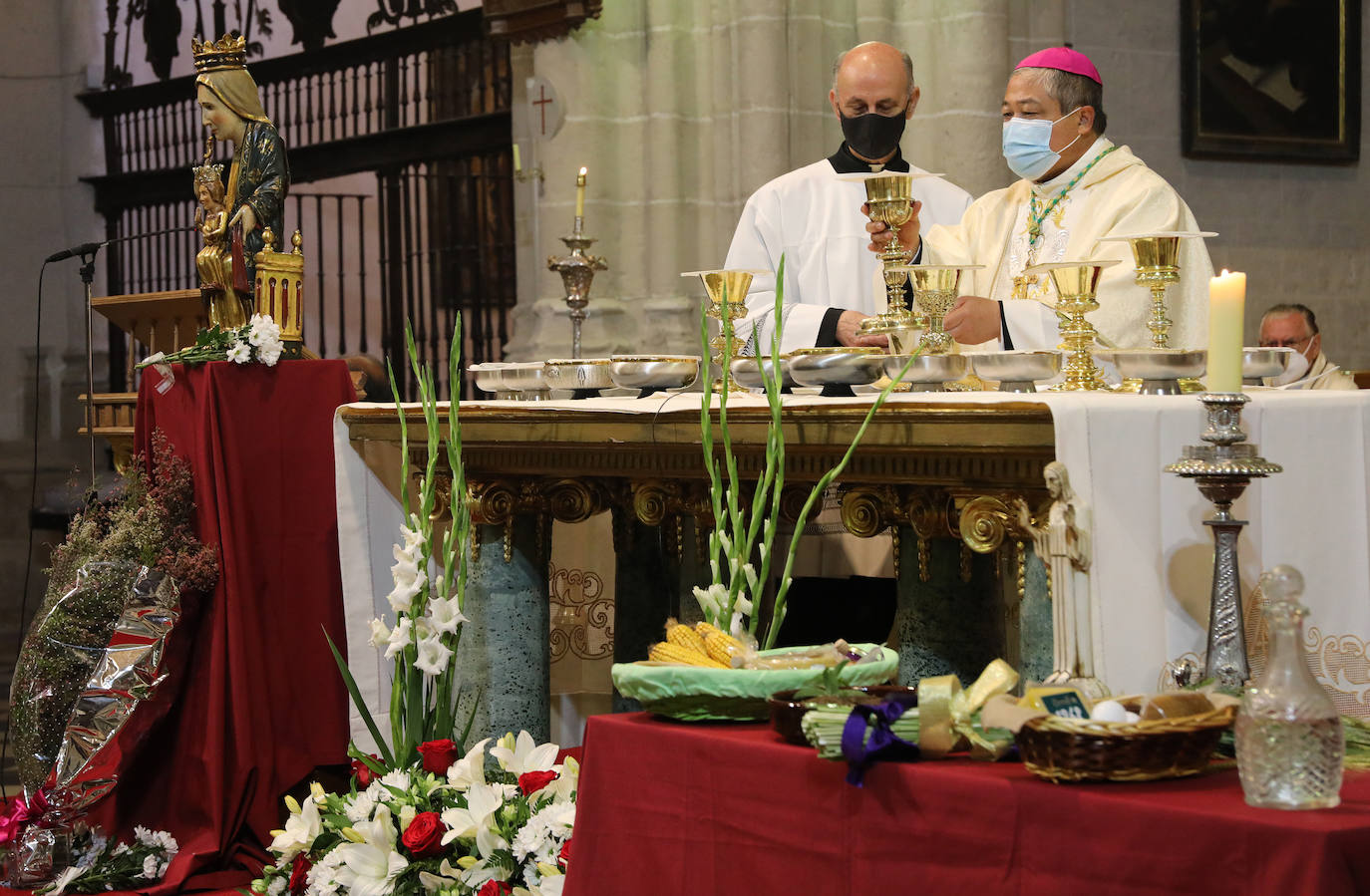 La eucaristía oficiada por el Nuncio del Papa y el obispo de Palencia se pudo ver desde cualquier punto del mundo.