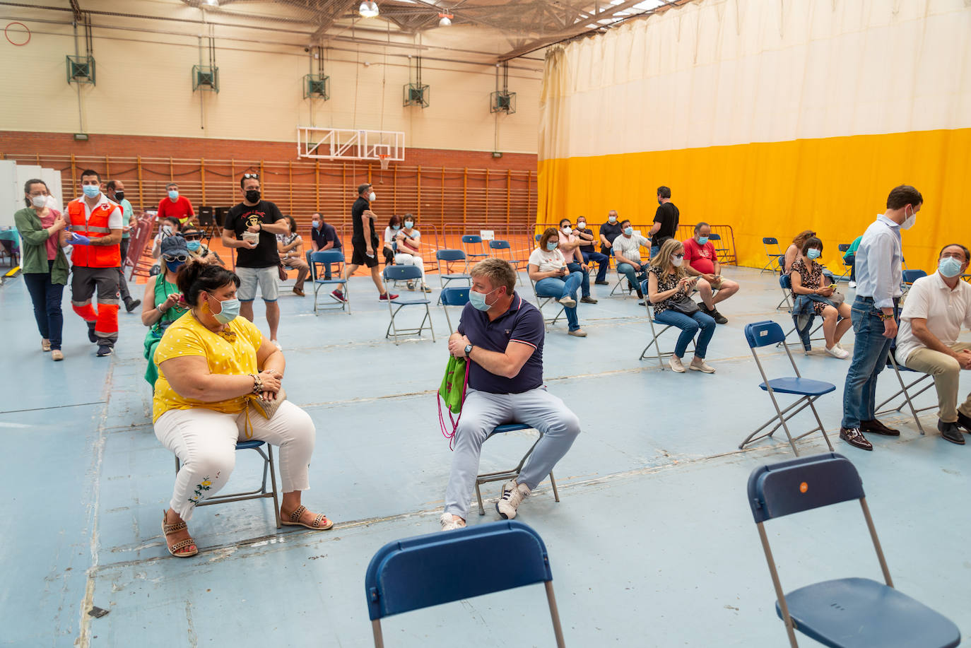 Fotos: Palencia vacuna a los nacidos en 1967 y 1968