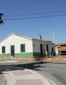Imagen secundaria 2 - Carbajosa inicia el derribo de la casa que permitirá crear una nueva zona de estancia en el centro urbano