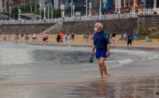 La playa de San Lorenzo, una de las más turísticas en el norte de España.