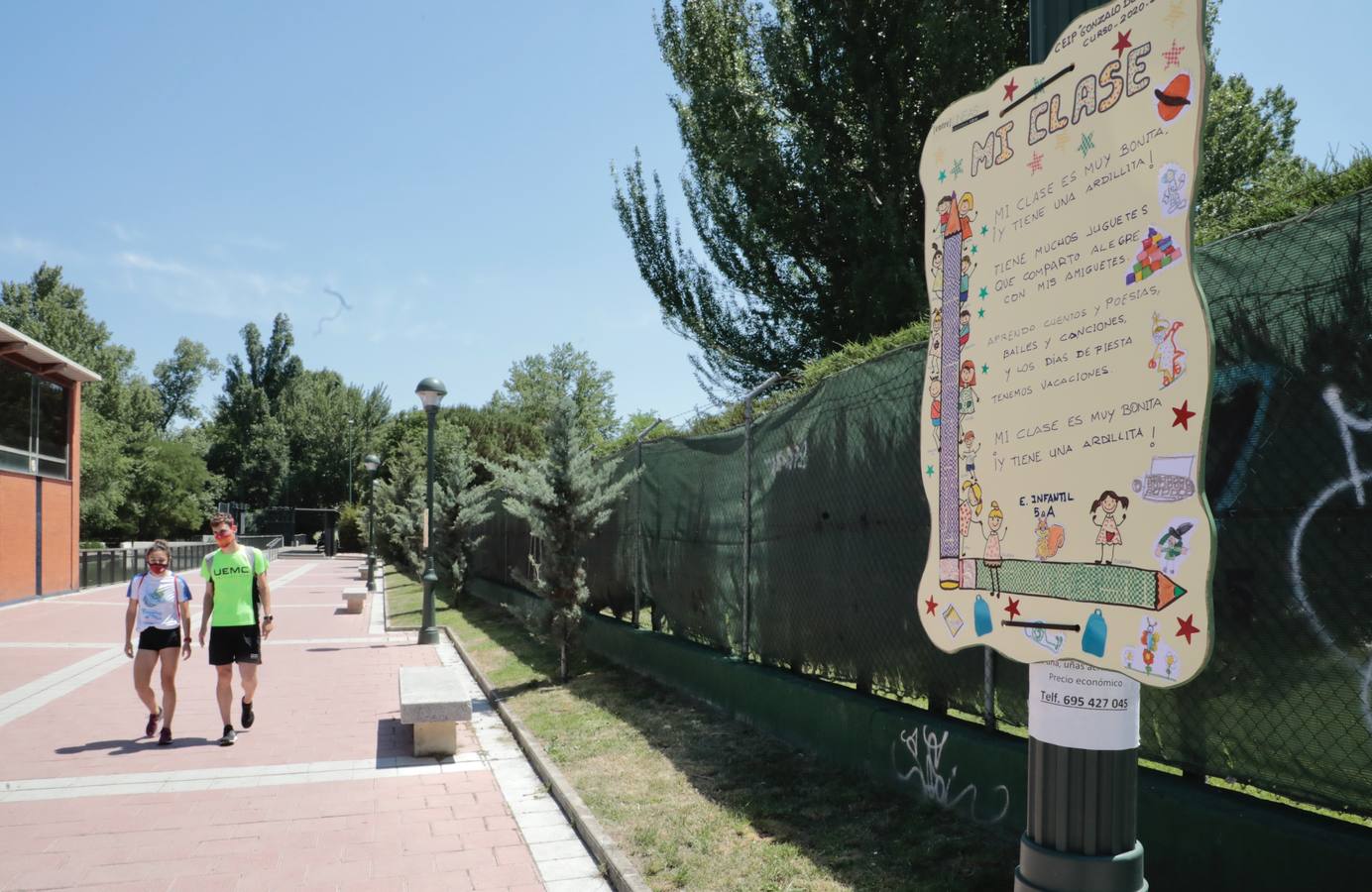 Fotos: Las farolas de las calles aledañas al Esgueva lucen los dibujos de los niños de seis colegios de Valladolid