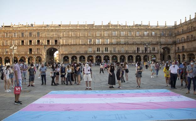 Imagen principal - Concentración en la Plaza Mayor 