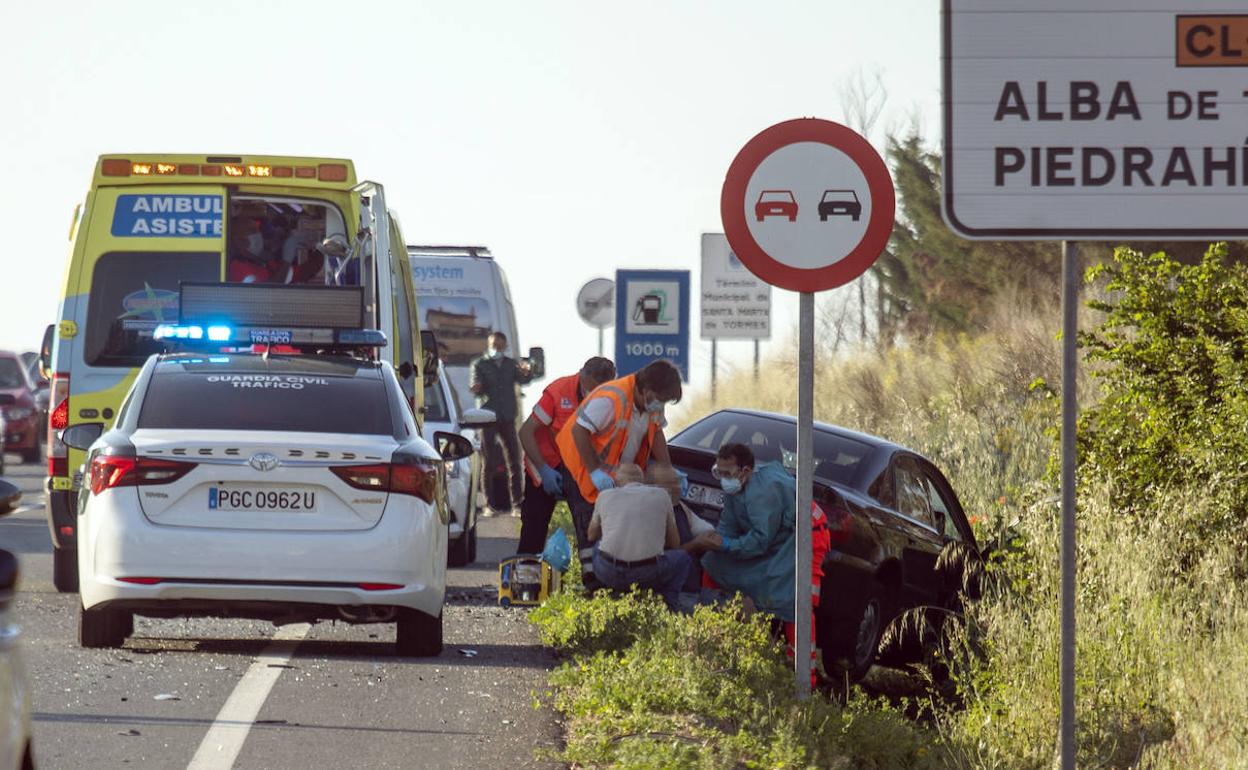 Dos heridos tras una colisión entre dos turismos en Carbajosa de la Sagrada