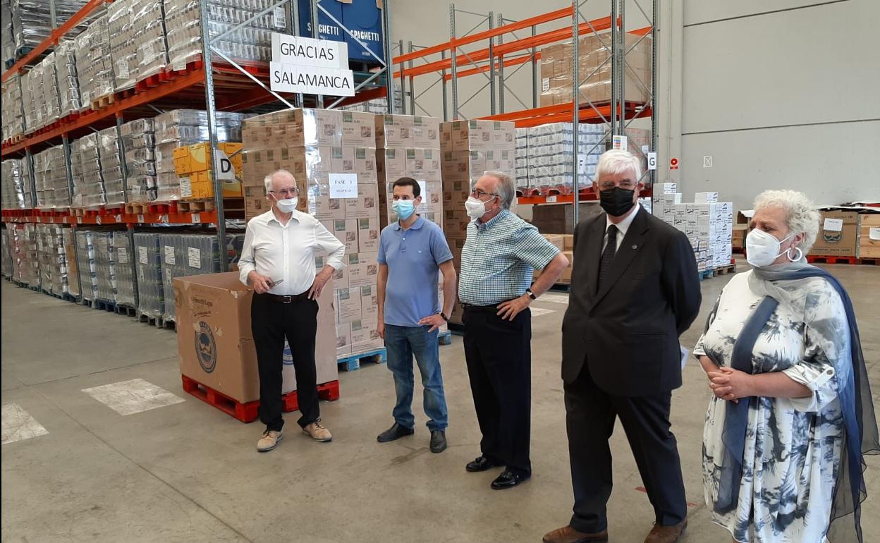 La subdelegada con el presidente del Banco de Alimentos, durante la visita.